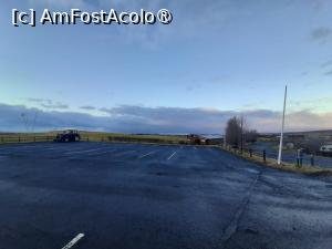 [P07] Hótel Eyjafjallajökull (cele trei bețe înalte din stânga marchează ceva, nu știu exact ce, pe terenul de golf) » foto by adso
 - 
<span class="allrVoted glyphicon glyphicon-heart hidden" id="av1510503"></span>
<a class="m-l-10 hidden" id="sv1510503" onclick="voting_Foto_DelVot(,1510503,29202)" role="button">șterge vot <span class="glyphicon glyphicon-remove"></span></a>
<a id="v91510503" class=" c-red"  onclick="voting_Foto_SetVot(1510503)" role="button"><span class="glyphicon glyphicon-heart-empty"></span> <b>LIKE</b> = Votează poza</a> <img class="hidden"  id="f1510503W9" src="/imagini/loader.gif" border="0" /><span class="AjErrMes hidden" id="e1510503ErM"></span>