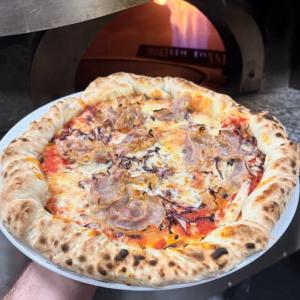 [P04] Mamas pizzeria („împrumutată” de pe pagina Fb a restaurantului) » foto by adso <span class="label label-default labelC_thin small">NEVOTABILĂ</span>