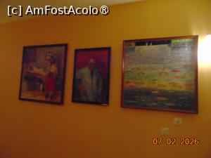 [P15] pensiune Limpedea, hol cu multe tablouri » foto by Yolanda
 - 
<span class="allrVoted glyphicon glyphicon-heart hidden" id="av1518273"></span>
<a class="m-l-10 hidden" id="sv1518273" onclick="voting_Foto_DelVot(,1518273,29255)" role="button">șterge vot <span class="glyphicon glyphicon-remove"></span></a>
<a id="v91518273" class=" c-red"  onclick="voting_Foto_SetVot(1518273)" role="button"><span class="glyphicon glyphicon-heart-empty"></span> <b>LIKE</b> = Votează poza</a> <img class="hidden"  id="f1518273W9" src="/imagini/loader.gif" border="0" /><span class="AjErrMes hidden" id="e1518273ErM"></span>