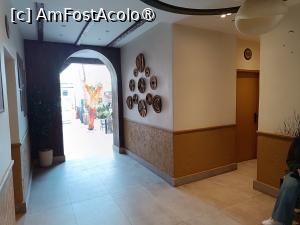 [P08] Giza, Egipt, „Pyramids Spiritual Gate” Hotel, Ușa de la Intrare pozată din Hol, în dreapta holul spre camerele de la parter » foto by mprofeanu
 - 
<span class="allrVoted glyphicon glyphicon-heart hidden" id="av1519597"></span>
<a class="m-l-10 hidden" id="sv1519597" onclick="voting_Foto_DelVot(,1519597,29265)" role="button">șterge vot <span class="glyphicon glyphicon-remove"></span></a>
<a id="v91519597" class=" c-red"  onclick="voting_Foto_SetVot(1519597)" role="button"><span class="glyphicon glyphicon-heart-empty"></span> <b>LIKE</b> = Votează poza</a> <img class="hidden"  id="f1519597W9" src="/imagini/loader.gif" border="0" /><span class="AjErrMes hidden" id="e1519597ErM"></span>