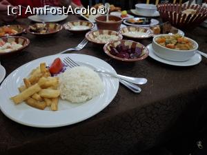 [P13] Giza, Egipt, Restaurantul El Dar Darak, Orez alb și Cartofi prăjiți, garnitură și Pui Curry în dreapta, porția mea.... » foto by mprofeanu
 - 
<span class="allrVoted glyphicon glyphicon-heart hidden" id="av1520276"></span>
<a class="m-l-10 hidden" id="sv1520276" onclick="voting_Foto_DelVot(,1520276,29273)" role="button">șterge vot <span class="glyphicon glyphicon-remove"></span></a>
<a id="v91520276" class=" c-red"  onclick="voting_Foto_SetVot(1520276)" role="button"><span class="glyphicon glyphicon-heart-empty"></span> <b>LIKE</b> = Votează poza</a> <img class="hidden"  id="f1520276W9" src="/imagini/loader.gif" border="0" /><span class="AjErrMes hidden" id="e1520276ErM"></span>