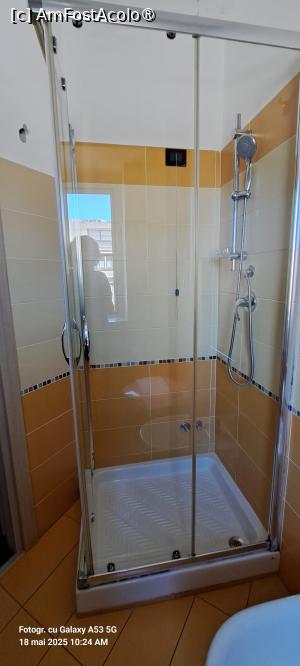 [P32] Hotel Sogni dʼOro Airport, în baie » foto by irinad
 - 
<span class="allrVoted glyphicon glyphicon-heart hidden" id="av1524300"></span>
<a class="m-l-10 hidden" id="sv1524300" onclick="voting_Foto_DelVot(,1524300,29293)" role="button">șterge vot <span class="glyphicon glyphicon-remove"></span></a>
<a id="v91524300" class=" c-red"  onclick="voting_Foto_SetVot(1524300)" role="button"><span class="glyphicon glyphicon-heart-empty"></span> <b>LIKE</b> = Votează poza</a> <img class="hidden"  id="f1524300W9" src="/imagini/loader.gif" border="0" /><span class="AjErrMes hidden" id="e1524300ErM"></span>