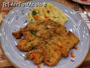 [P05] Casa Românească; șnițel de pui cu piure de cartofi » foto by crismis
 - 
<span class="allrVoted glyphicon glyphicon-heart hidden" id="av1487572"></span>
<a class="m-l-10 hidden" id="sv1487572" onclick="voting_Foto_DelVot(,1487572,29303)" role="button">șterge vot <span class="glyphicon glyphicon-remove"></span></a>
<a id="v91487572" class=" c-red"  onclick="voting_Foto_SetVot(1487572)" role="button"><span class="glyphicon glyphicon-heart-empty"></span> <b>LIKE</b> = Votează poza</a> <img class="hidden"  id="f1487572W9" src="/imagini/loader.gif" border="0" /><span class="AjErrMes hidden" id="e1487572ErM"></span>