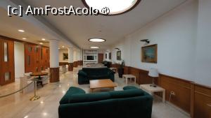[P15] Hotel Villa Serena - holul și barul » foto by Dragoș_MD
 - 
<span class="allrVoted glyphicon glyphicon-heart hidden" id="av1529404"></span>
<a class="m-l-10 hidden" id="sv1529404" onclick="voting_Foto_DelVot(,1529404,29334)" role="button">șterge vot <span class="glyphicon glyphicon-remove"></span></a>
<a id="v91529404" class=" c-red"  onclick="voting_Foto_SetVot(1529404)" role="button"><span class="glyphicon glyphicon-heart-empty"></span> <b>LIKE</b> = Votează poza</a> <img class="hidden"  id="f1529404W9" src="/imagini/loader.gif" border="0" /><span class="AjErrMes hidden" id="e1529404ErM"></span>