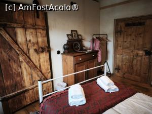 [P02] Ușa din stânga este cea de la baie. Culisează pe șine și e din lemn masiv » foto by Pușcașu Marin
 - 
<span class="allrVoted glyphicon glyphicon-heart hidden" id="av1530336"></span>
<a class="m-l-10 hidden" id="sv1530336" onclick="voting_Foto_DelVot(,1530336,29344)" role="button">șterge vot <span class="glyphicon glyphicon-remove"></span></a>
<a id="v91530336" class=" c-red"  onclick="voting_Foto_SetVot(1530336)" role="button"><span class="glyphicon glyphicon-heart-empty"></span> <b>LIKE</b> = Votează poza</a> <img class="hidden"  id="f1530336W9" src="/imagini/loader.gif" border="0" /><span class="AjErrMes hidden" id="e1530336ErM"></span>