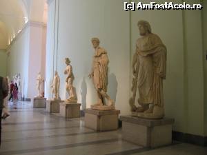 [P07] Sala statuilor Farnese » foto by Michi
 - 
<span class="allrVoted glyphicon glyphicon-heart hidden" id="av563156"></span>
<a class="m-l-10 hidden" id="sv563156" onclick="voting_Foto_DelVot(,563156,29347)" role="button">șterge vot <span class="glyphicon glyphicon-remove"></span></a>
<a id="v9563156" class=" c-red"  onclick="voting_Foto_SetVot(563156)" role="button"><span class="glyphicon glyphicon-heart-empty"></span> <b>LIKE</b> = Votează poza</a> <img class="hidden"  id="f563156W9" src="/imagini/loader.gif" border="0" /><span class="AjErrMes hidden" id="e563156ErM"></span>
