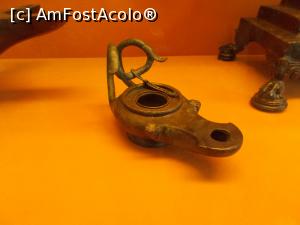 [P06] Muzeul Național de Arheologie, Napoli. Opaiț din bromz. » foto by mihaelavoicu
 - 
<span class="allrVoted glyphicon glyphicon-heart hidden" id="av1189938"></span>
<a class="m-l-10 hidden" id="sv1189938" onclick="voting_Foto_DelVot(,1189938,29347)" role="button">șterge vot <span class="glyphicon glyphicon-remove"></span></a>
<a id="v91189938" class=" c-red"  onclick="voting_Foto_SetVot(1189938)" role="button"><span class="glyphicon glyphicon-heart-empty"></span> <b>LIKE</b> = Votează poza</a> <img class="hidden"  id="f1189938W9" src="/imagini/loader.gif" border="0" /><span class="AjErrMes hidden" id="e1189938ErM"></span>